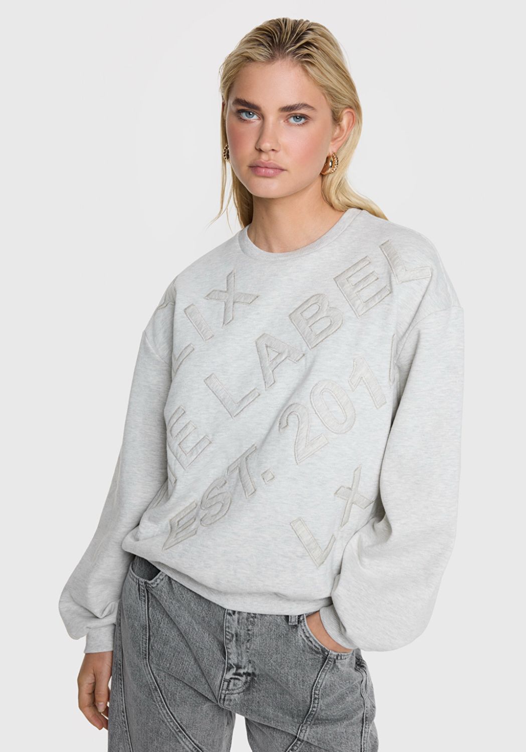 Text patches sweater light grey Alix the Label #2508863408