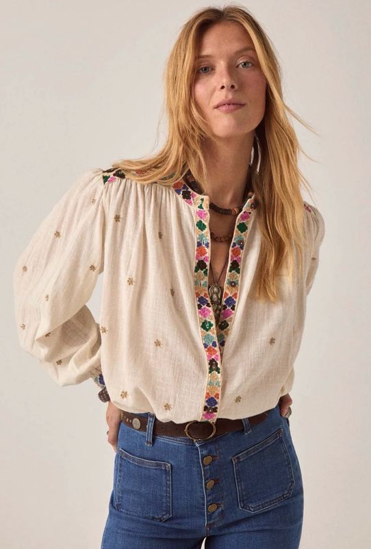 CLEO Udaipur blouse Maison Hotel ivoor