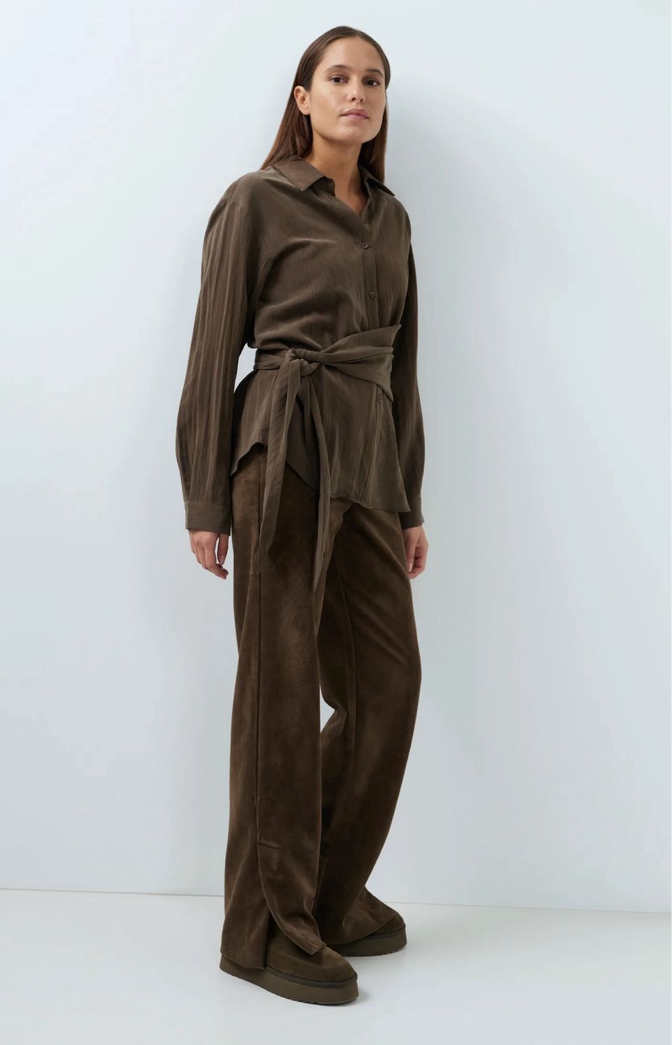 YAYA Blouse met Knoopdetail en Lange Mouwen – 01-201242-609 slate black brown