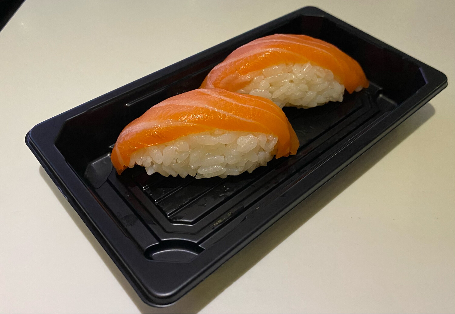 Sushi Saumon (2 pcs)