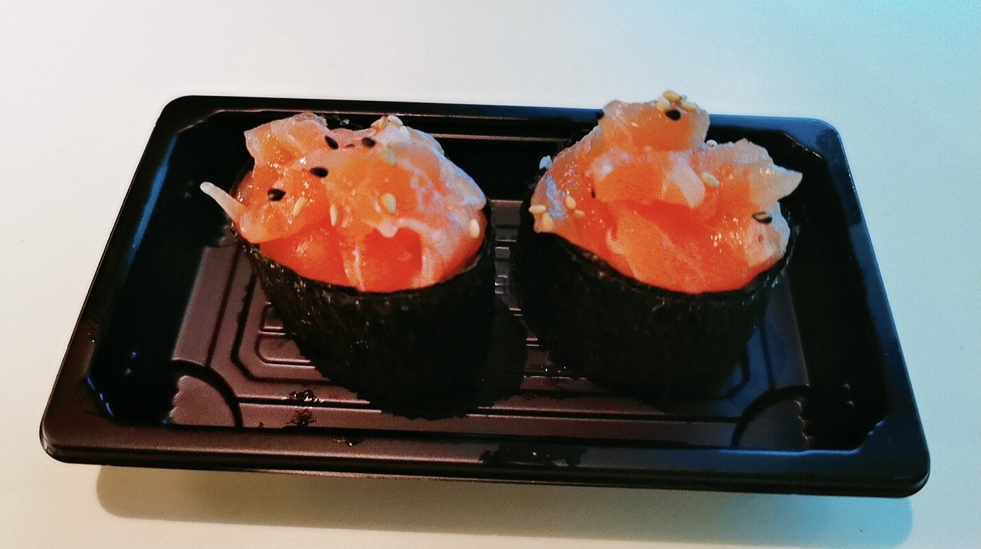 Sushi Tartare de Saumon (2 pcs)