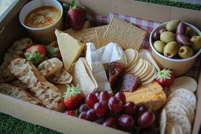 PICNIC HAMPERS