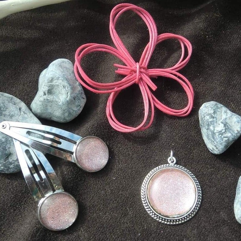 Haarklammer und Halskette in Glitzer Pink Haarklammer und Halskette in Glitzer Pink