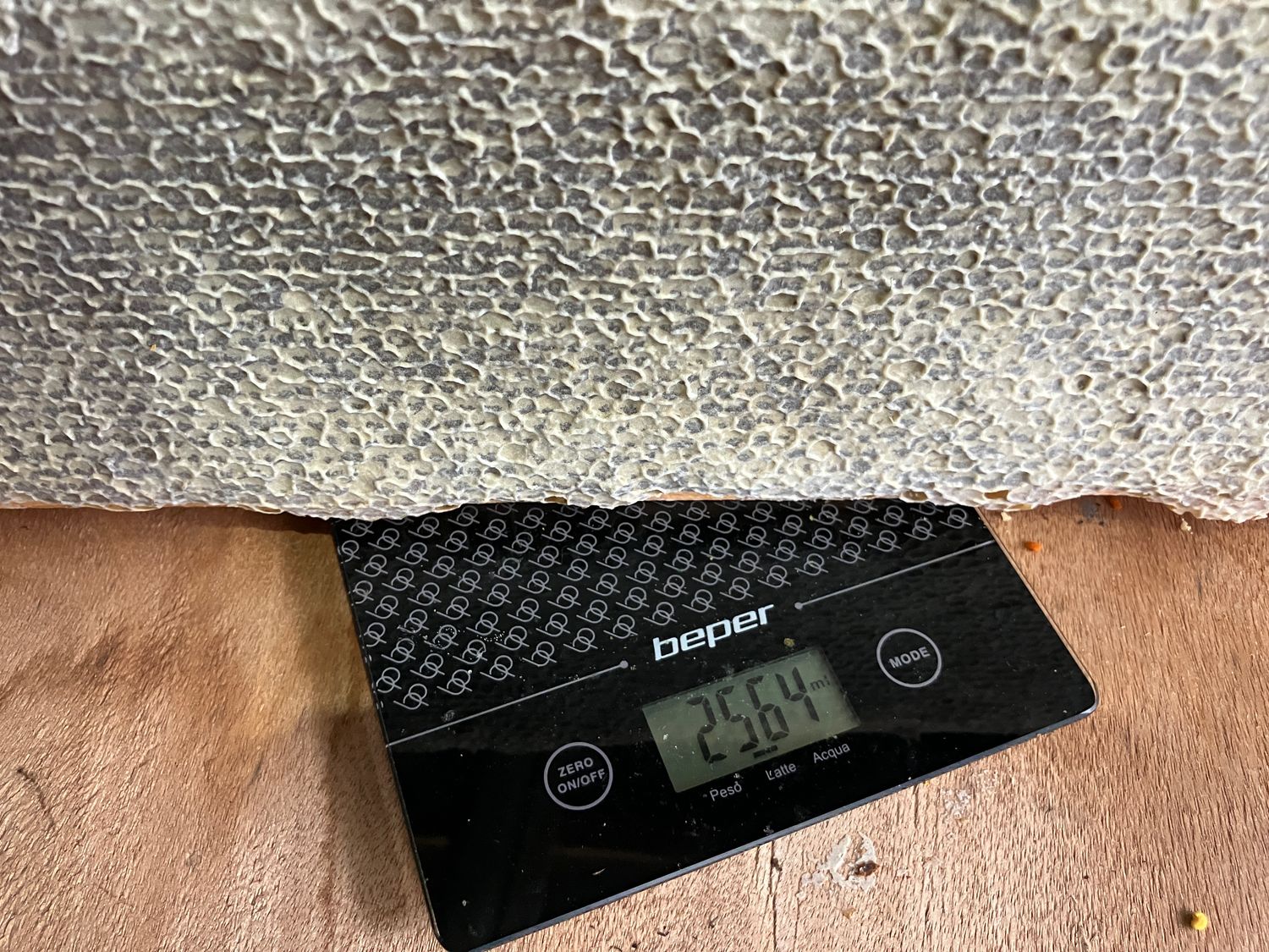 Nieuwe Balsemienraat uit Strijen Sas groot 45 x 15 ± 25.64 KG . Deze honingraat klomplet word                         NIET verzonden . Afhalen wel even bellen voor uw komst