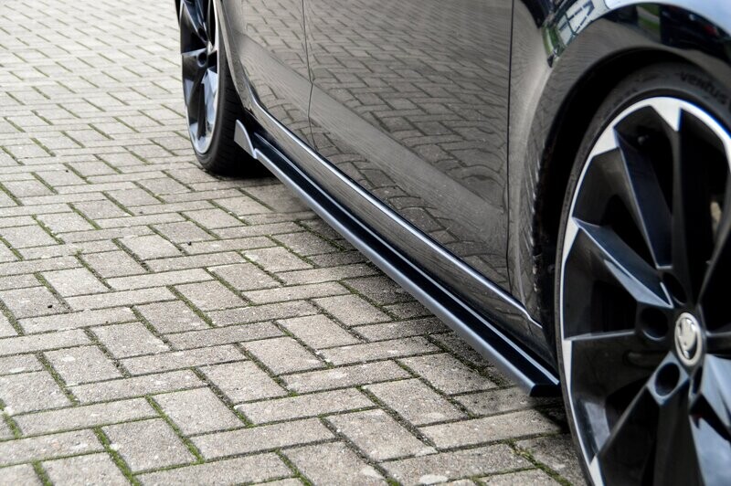 CUP Seitenschweller mit Wing für Hyundai I30 N-Line Fastback ab Bj.2018- CUP Seitenschweller mit Wing für Hyundai I30 N-Line Fastback ab Bj.2018-