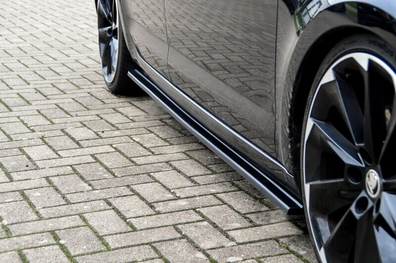 CUP Seitenschweller für Skoda Octavia RS 5E CUP Seitenschweller für Skoda Octavia RS 5E