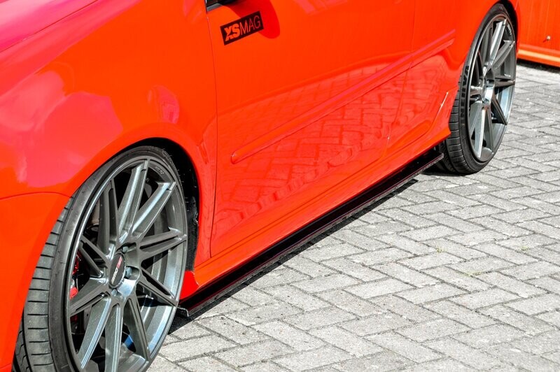 CUP7 Seitenschweller im für VW Golf 5 GTI R32 Pirelli CUP7 Seitenschweller im für VW Golf 5 GTI R32 Pirelli