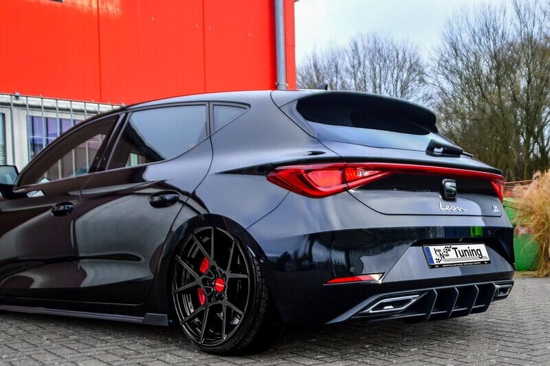 Gefräster Heckansatz mit Finnen für Seat Leon KL Gefräster Heckansatz mit Finnen für Seat Leon KL