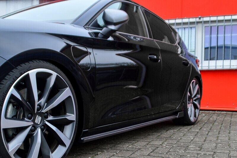 CUP Seitenschweller mit Wing hinten für Seat Leon K CUP Seitenschweller mit Wing hinten für Seat Leon K