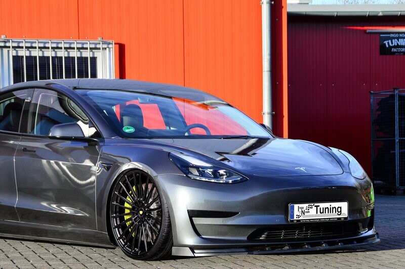 CUP Frontspoilerlippe mit Wings für Tesla Model 3 ab Bj. 2017- CUP Frontspoilerlippe mit Wings für Tesla Model 3 ab Bj. 2017-