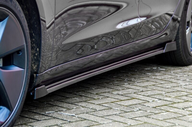CUP Seitenschweller mit Wing vorne + hinten für Tesla Model 3 ab Bj. 2017- CUP Seitenschweller mit Wing vorne + hinten für Tesla Model 3 ab Bj. 2017-