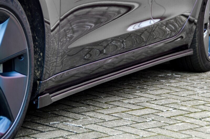 CUP Seitenschweller mit Wing vorne für Tesla Model 3 ab Bj. 2017- CUP Seitenschweller mit Wing vorne für Tesla Model 3 ab Bj. 2017-