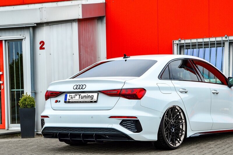 Gefräster Heckansatz aus ABS für Audi A3 8Y S-Line Limousine Gefräster Heckansatz aus ABS für Audi A3 8Y S-Line Limousine