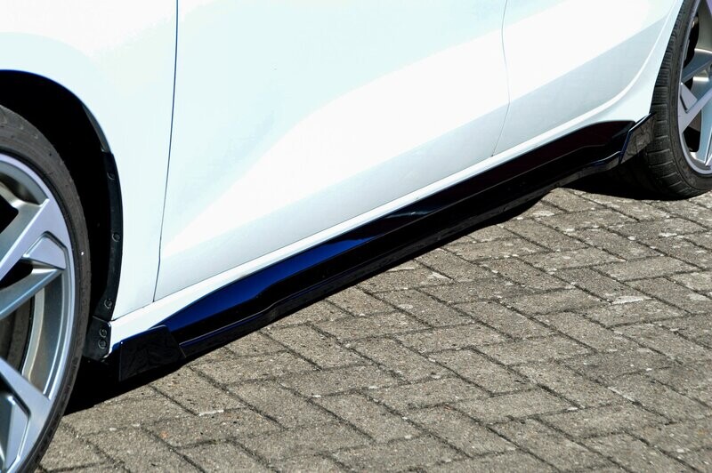 CUP Seitenschweller mit Wing vorne + hinten für Audi A3 8Y S-Line + S3 CUP Seitenschweller mit Wing vorne + hinten für Audi A3 8Y S-Line + S3