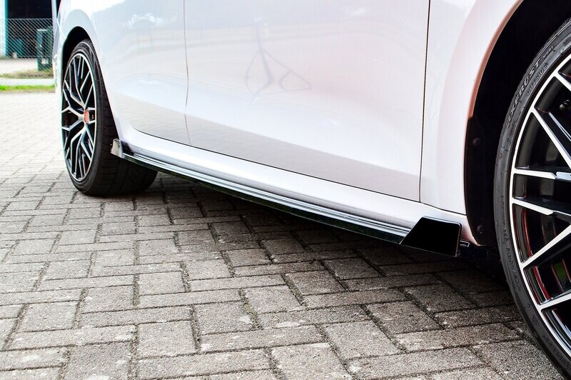 Cup Seitenschweller mit Wing vorne und hinten für Skoda Octavia RS NX Cup Seitenschweller mit Wing vorne und hinten für Skoda Octavia RS NX