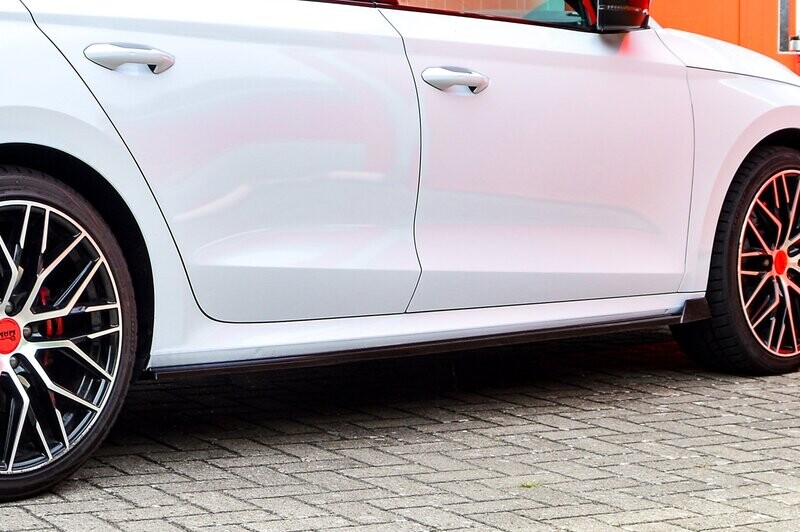 Cup Seitenschweller mit Wing vorne für Skoda Octavia RS NX Cup Seitenschweller mit Wing vorne für Skoda Octavia RS NX