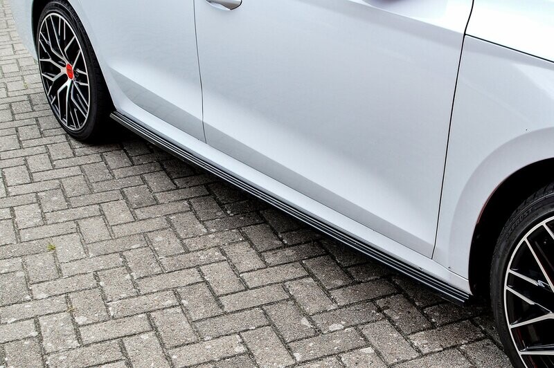 Cup Seitenschweller für Skoda Octavia RS NX Cup Seitenschweller für Skoda Octavia RS NX