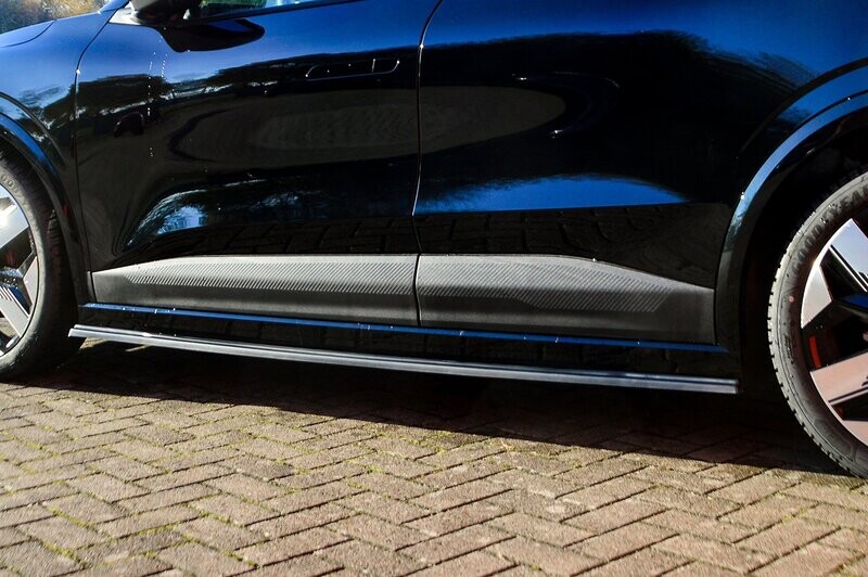 Seitenschweller aus ABS für Renault Megane E-Tech RCB Seitenschweller aus ABS für Renault Megane E-Tech RCB
