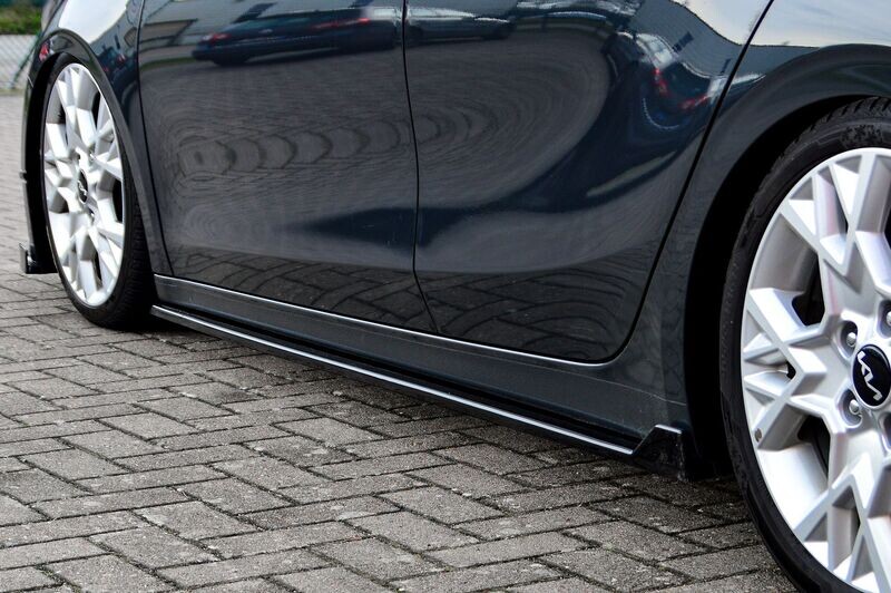 Seitenschweller mit Wing hinten für Kia Ceed GT ab Bj.21- Seitenschweller mit Wing hinten für Kia Ceed GT ab Bj.21-