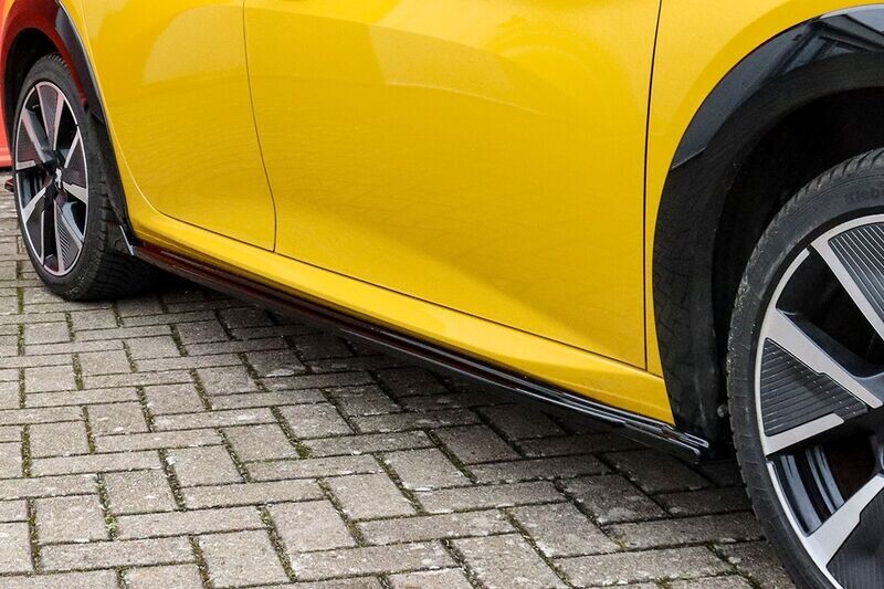 Cup Seitenschweller mit Wing für Peugeot 208 II e208 GT + GT-Line Cup Seitenschweller mit Wing für Peugeot 208 II e208 GT + GT-Line