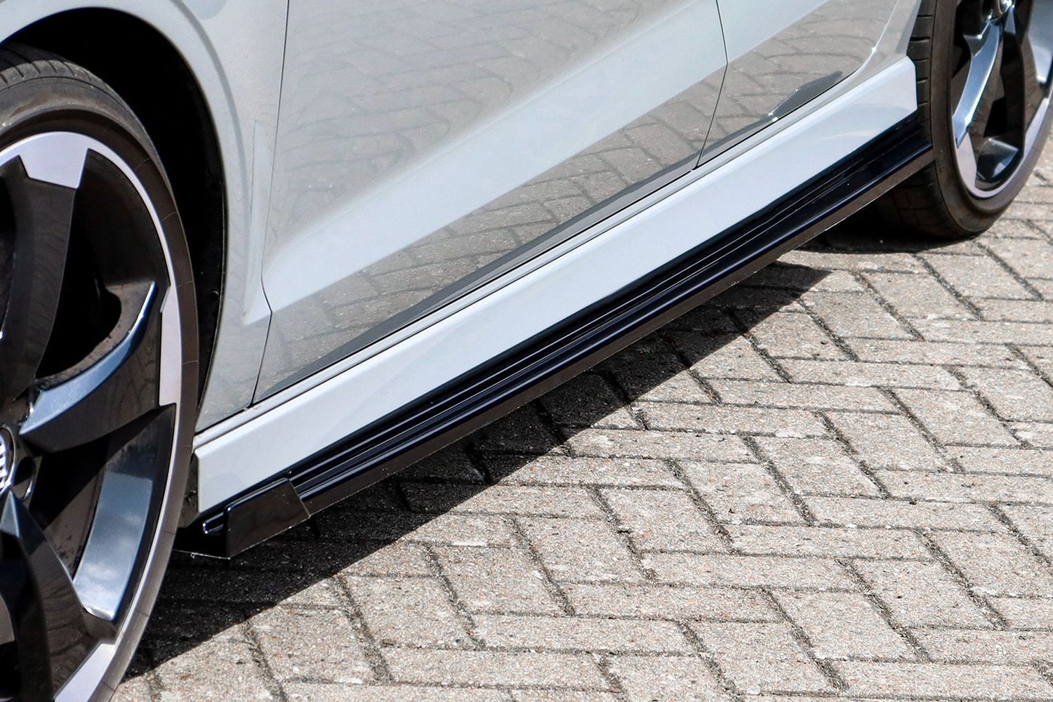 Seitenschweller mit Wings vorne für Audi A3 8VS S3 + RS3 Limousine