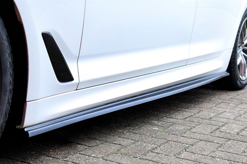 Seitenschweller im Cup Look für BMW 5er G30 G31 mit M-Paket Seitenschweller im Cup Look für BMW 5er G30 G31 mit M-Paket