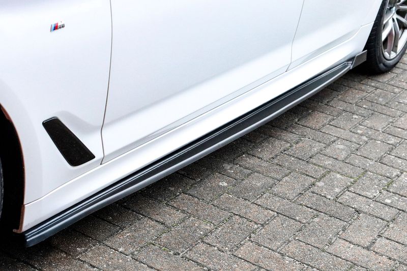 Seitenschweller mit Wings hinten für BMW 5er G30 G31 mit M-Paket Seitenschweller mit Wings hinten für BMW 5er G30 G31 mit M-Paket