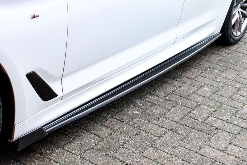 Seitenschweller mit Wings vorne für BMW 5er G30 G31 mit M-Paket Seitenschweller mit Wings vorne für BMW 5er G30 G31 mit M-Paket