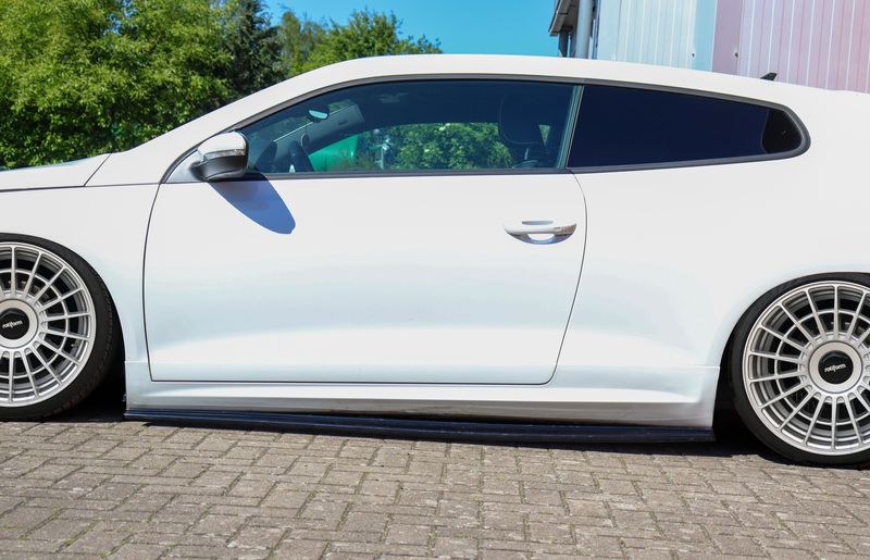 Cup Seitenschweller aus ABS für VW Scirocco 3 mit R-Line Cup Seitenschweller aus ABS für VW Scirocco 3 mit R-Line