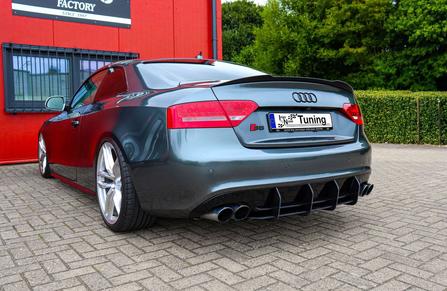 Gefräßter Heckansatz aus ABS mit Finnen für Audi S5 B8