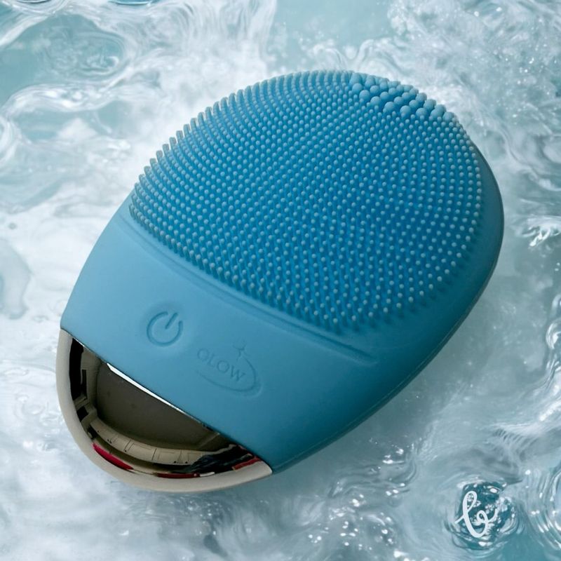 The glow Silicone Scrubber (Baby Blue)