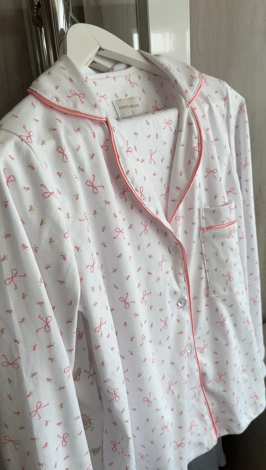 Long pink bow