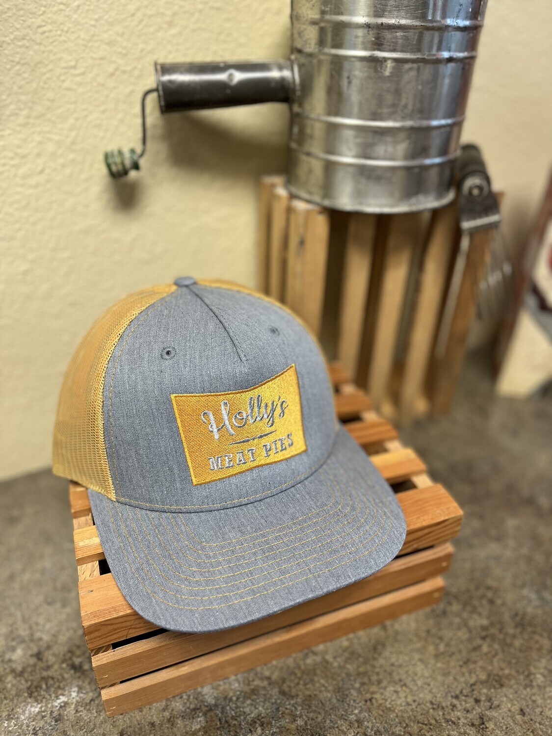 Trucker Hat Grey/Gold