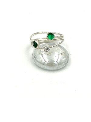 Green Onyx and cubic zirconia 3 wire ring