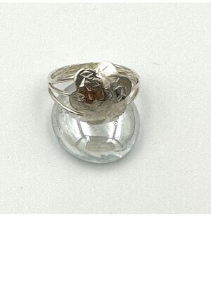 3 wire ring with flower