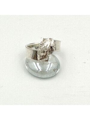 Crossover ring with fine silver leaf