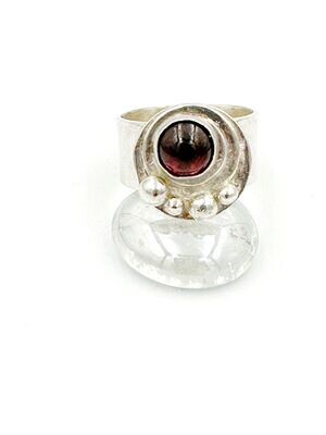 Garnet wide ring with ball detail