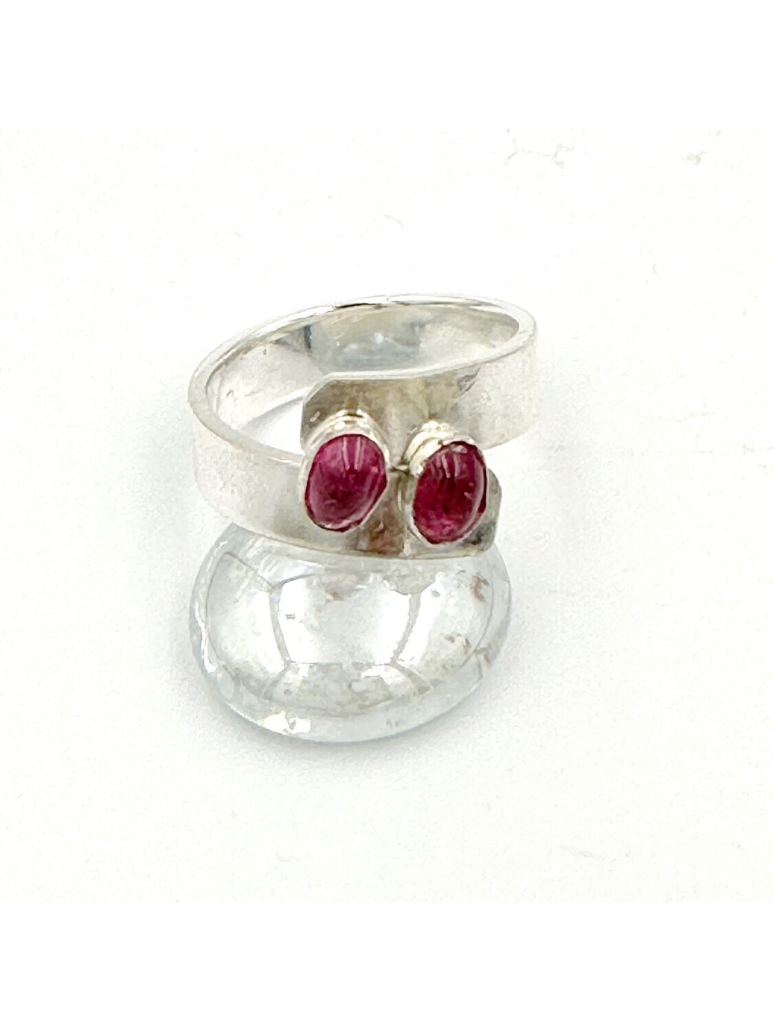 Crossover ring with 2 pink tourmalines