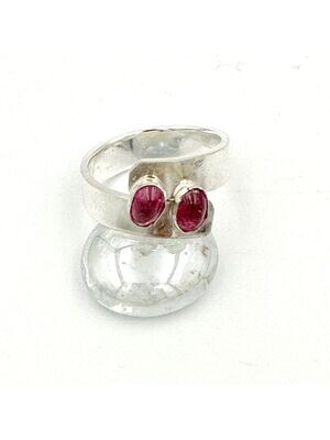 Crossover ring with 2 pink tourmalines