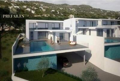 CHALET  LUJOSO DE 300M²