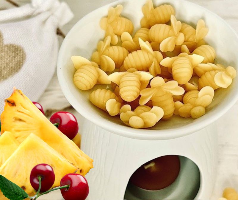 20 Beeswax Bees Wax Melts - Pina Colada 20 Beeswax Bees Wax Melts - Pina Colada