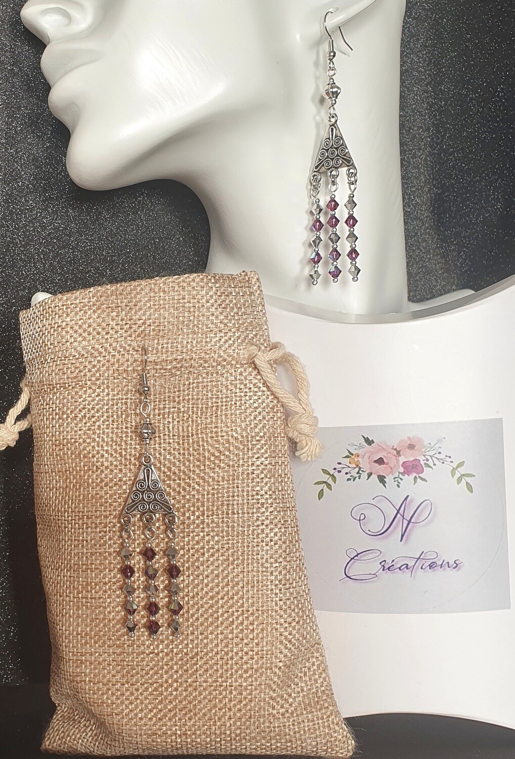💎Toupies en cristal💎 Boucles d&#39;oreilles Bohême Long.6cm Très légères à porter. Petites perles toupies en cristal pourpre et argenté. Fabrication artisanale. Modèle unique.