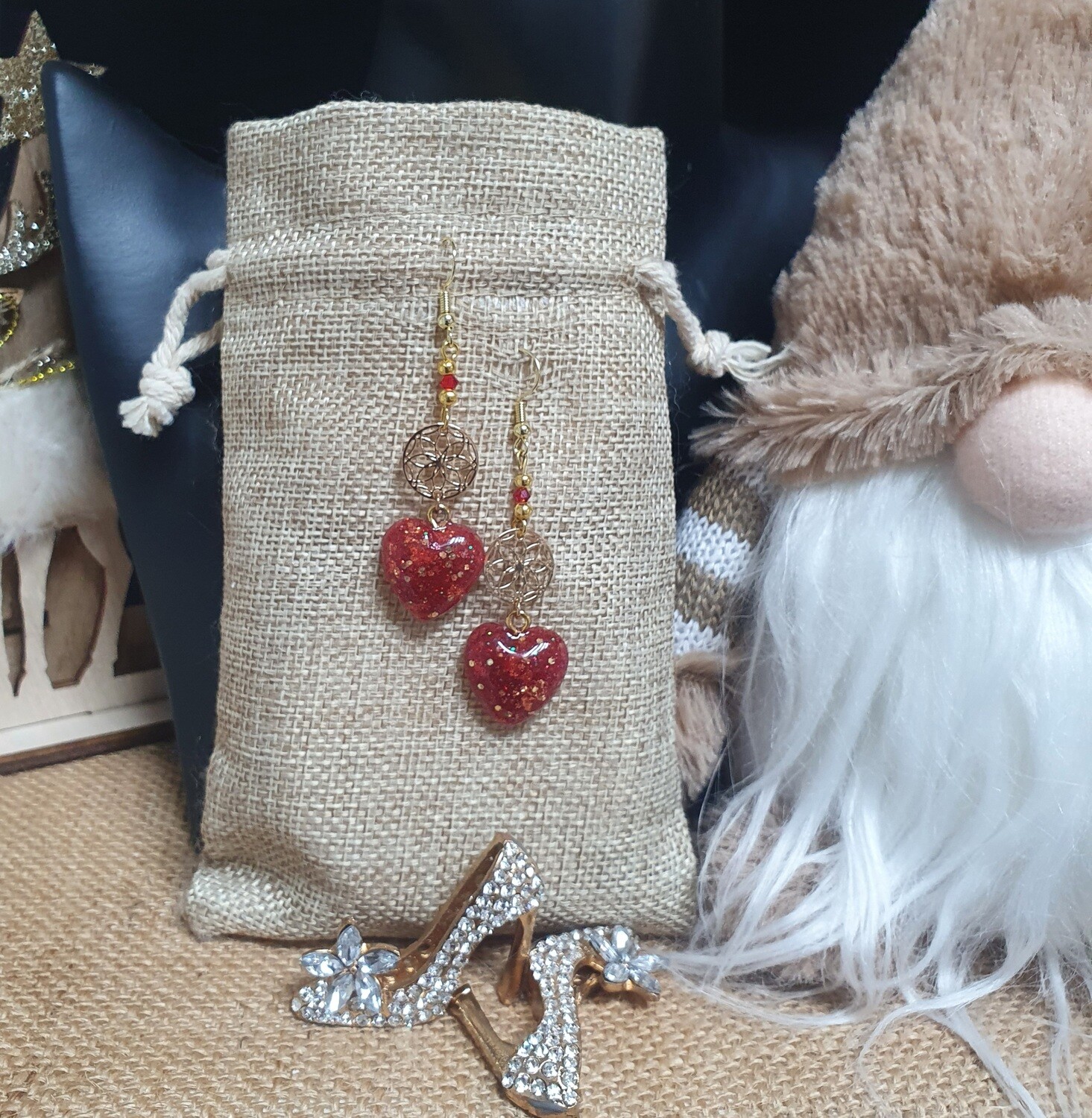 💋 Glamour chic 💋 Très jolies boucles d&#39;oreilles coeurs bombés en résine rouge. Fabrication artisanale. Exemplaire unique
