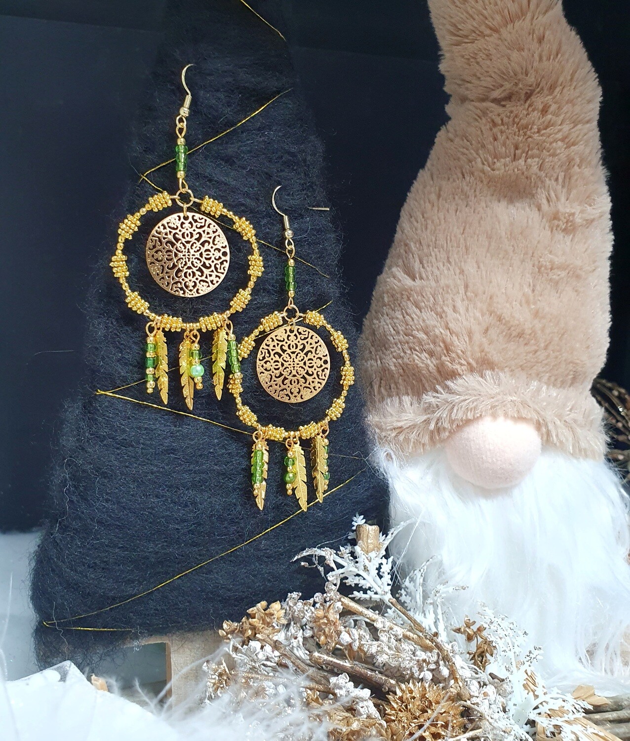 💖 Grandes créoles Bohême en laiton doré. Attrape-rêves rêves plumes. Fabrication artisanale. Exemplaire unique