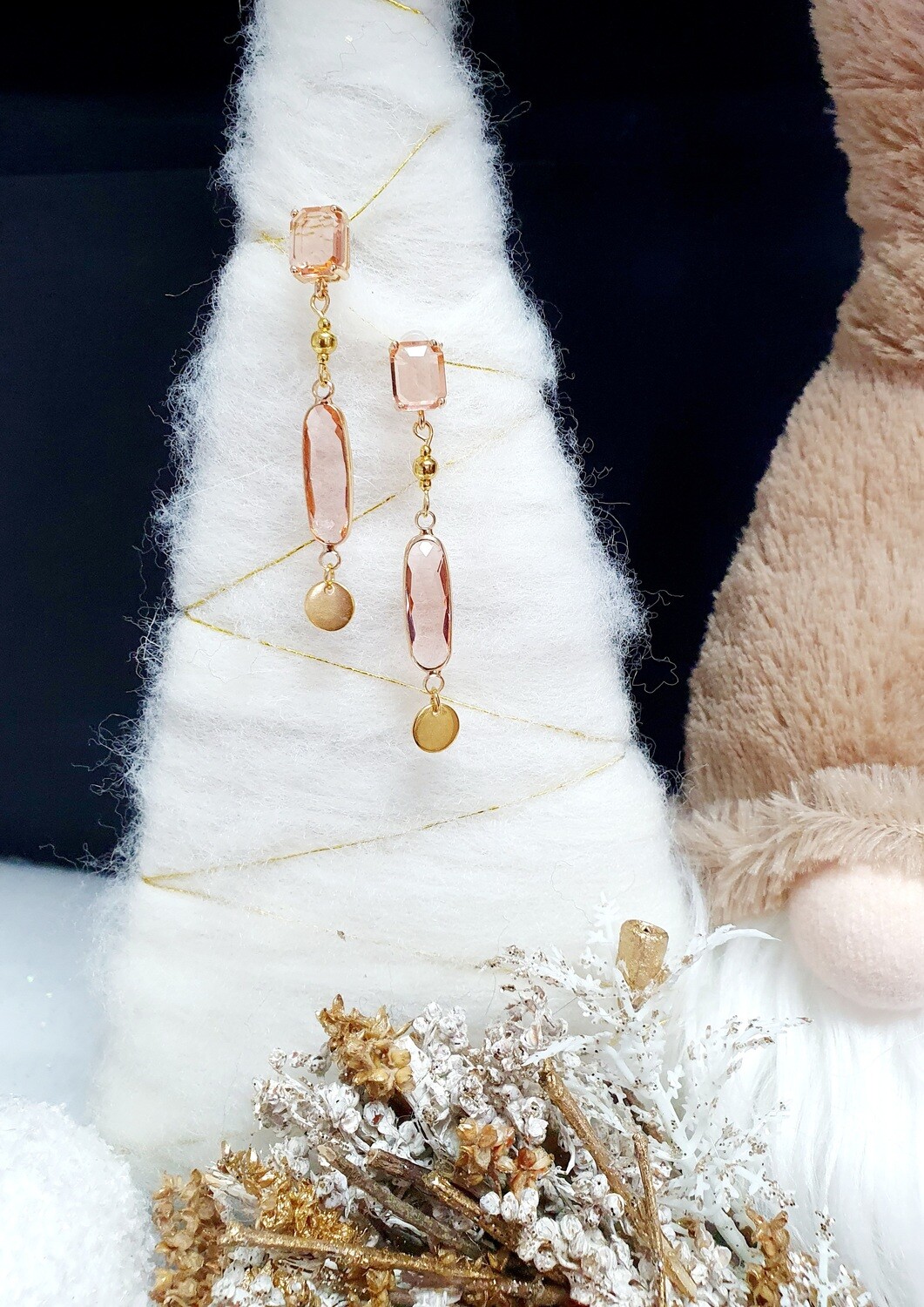 💝 Élégantes boucles d&#39;oreilles puces dorées. Pendentifs rectangulaires et ovales en cristal rosé. Fabrication artisanale. Exemplaire unique.