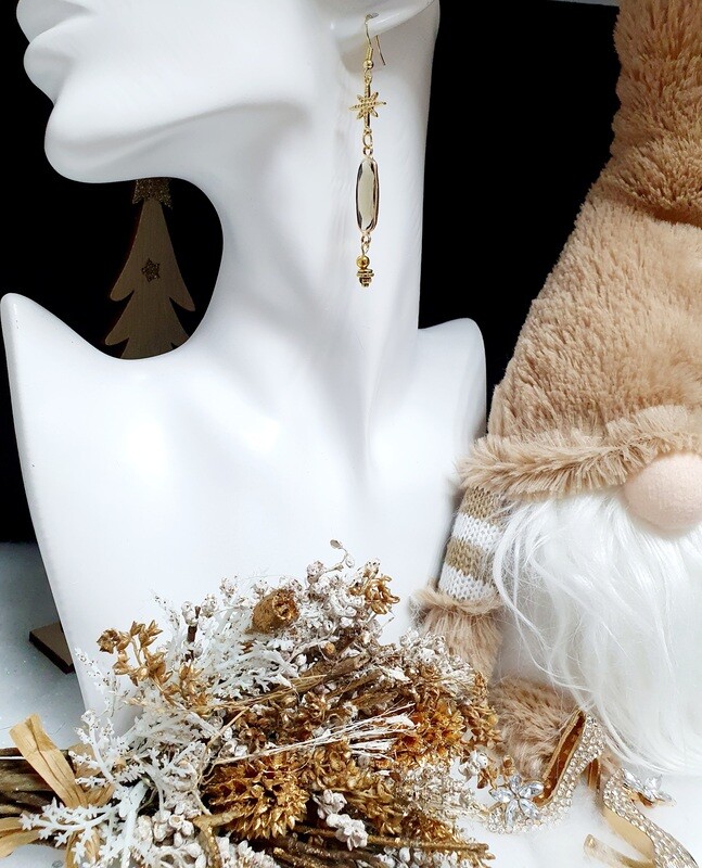 💖 Ravissantes boucles d'oreilles dorées. Pendentifs ovales en cristal fumé. Connecteurs étoiles 🌟 🌟 strass. Fabrication artisanale. Exemplaire unique.