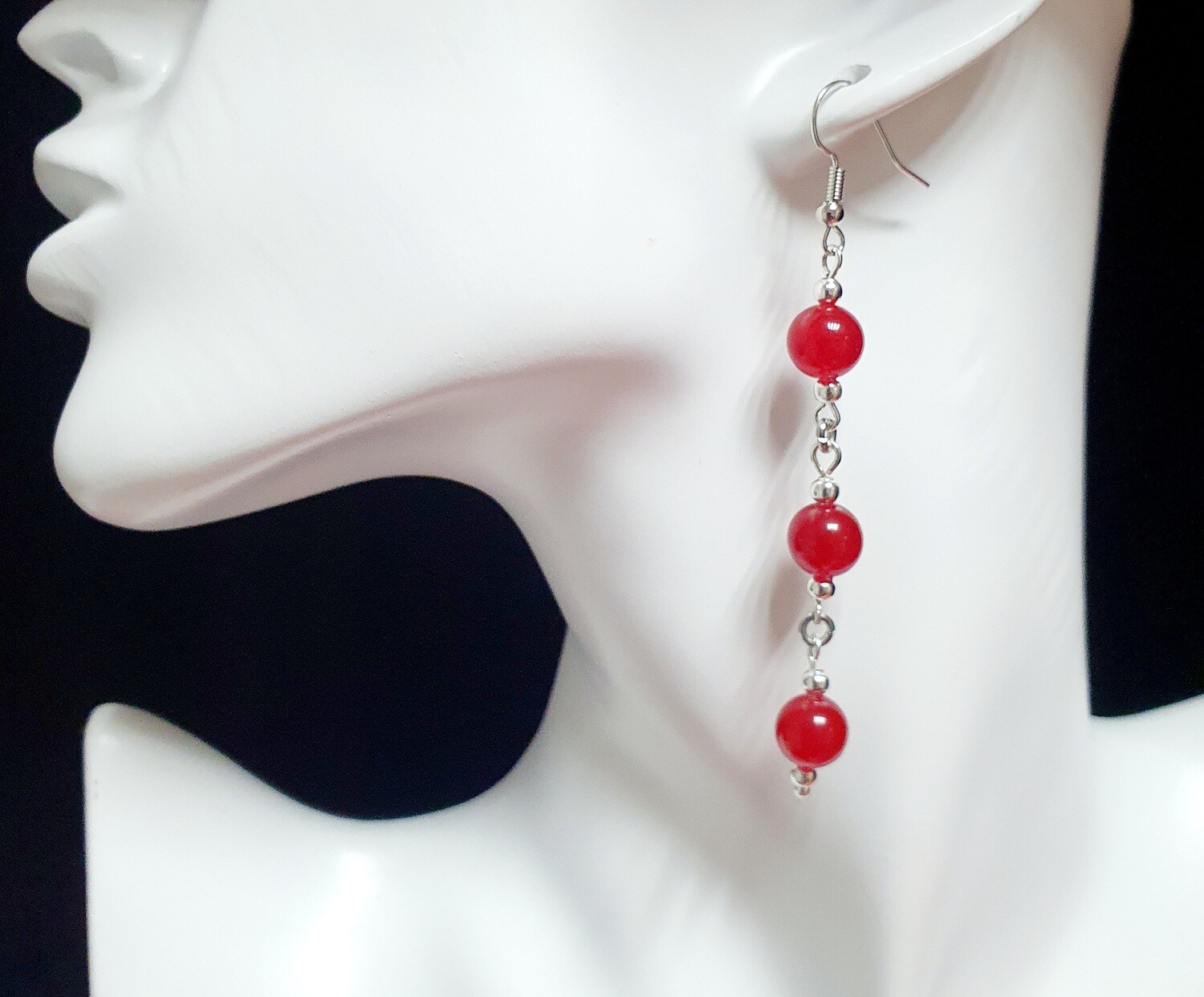 💖 Très jolies boucles d&#39;oreilles en acier inoxydable. 3 perles en verre rouge rubis. Fabrication artisanale.
