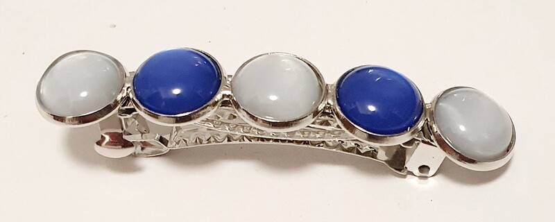 💙🤍 Mignonne barrette argentée, fillette. 5 cabochons Polaris bleus Saphir et blancs nacrés. Fabrication artisanale.