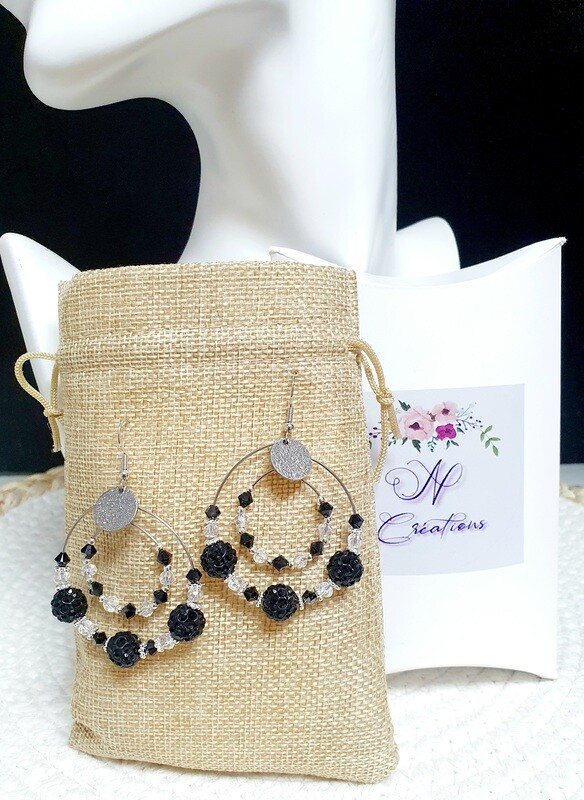 💖 Très belles doubles créoles en acier inoxydable. Perles Shamballa cristal strass noir. Petites perles toupies en cristal. Fabrication artisanale. Exemplaire unique.
