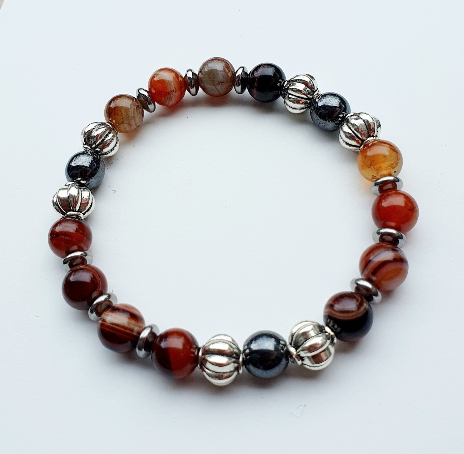 🙏 Superbe bracelet extensible, mixte 19cm. Perles naturelles. Sardonyx/Hématite. Fabrication artisanale. Exemplaire unique.